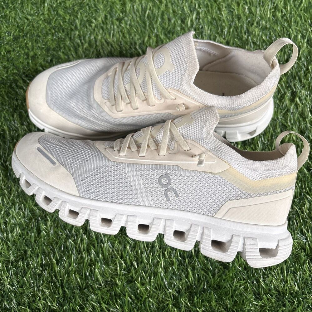 On Cloud 6 Versa Triple White Athletic Running Sneakers Women’s Size 7.5